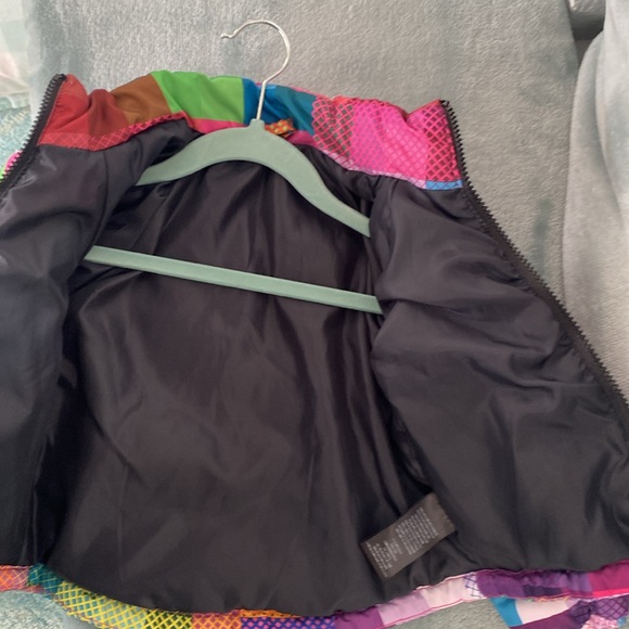 Puffer style jacket with patchwork look fabric front zipper two front pockets - Picture 7 of 12